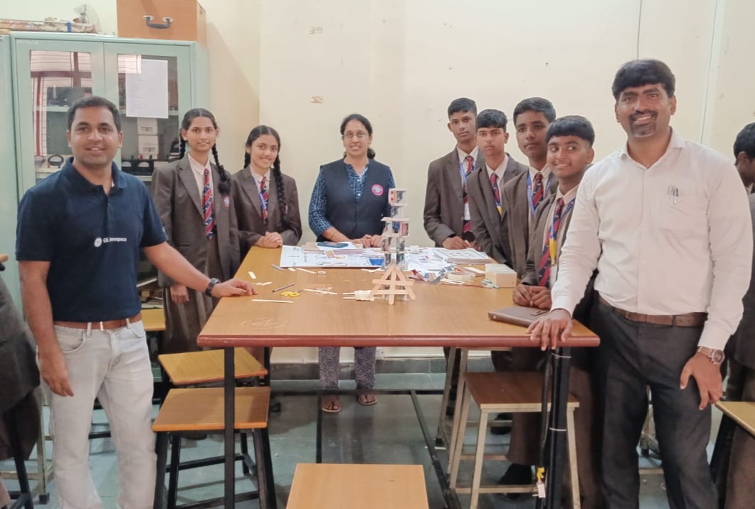 ಕಾರ್ಡ್‌ ಗೋಪುರ